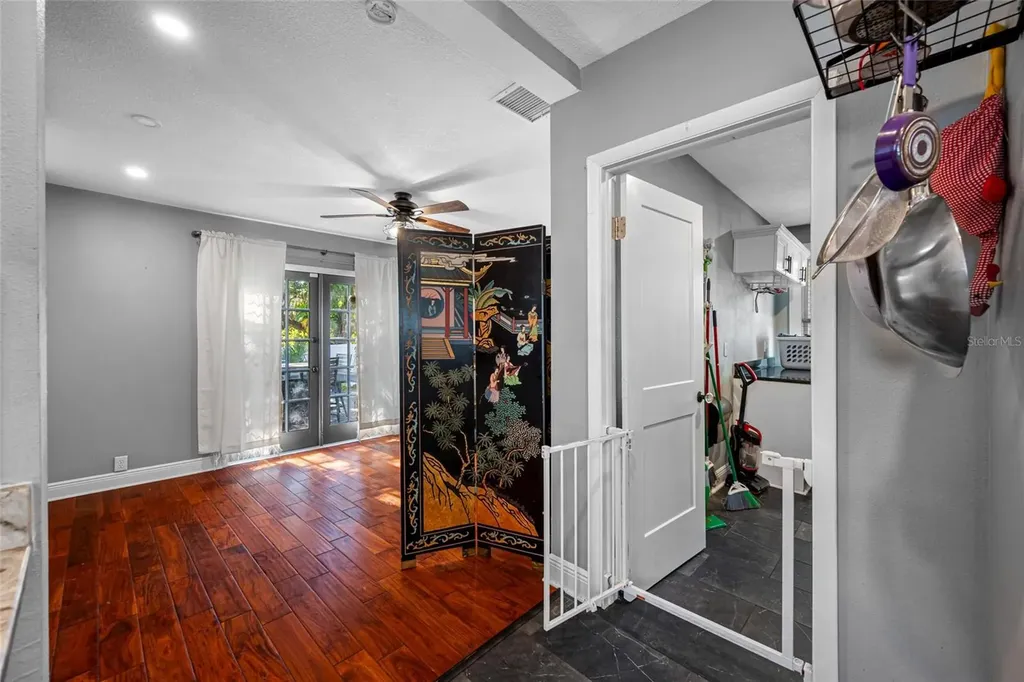 304 W Henry Avenue Tampa FL 33604