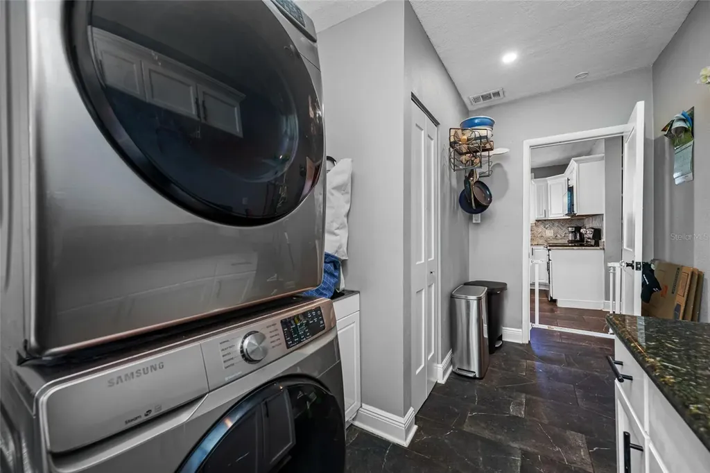 304 W Henry Avenue Tampa FL 33604