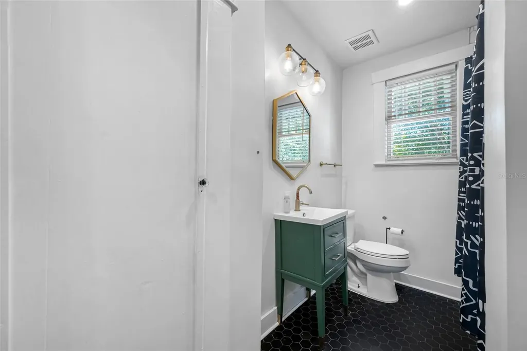304 W Henry Avenue Tampa FL 33604