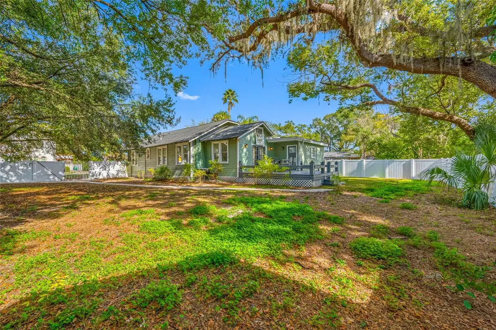 304 W Henry Avenue Tampa FL 33604