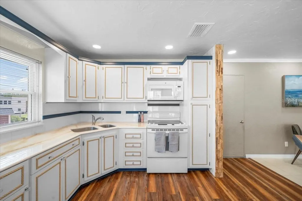 213 Fernwood Circle Seminole FL 33777