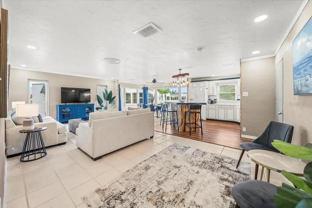 213 Fernwood Circle Seminole FL 33777