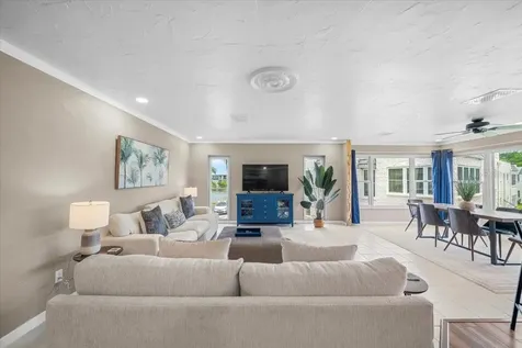 213 Fernwood Circle Seminole FL 33777