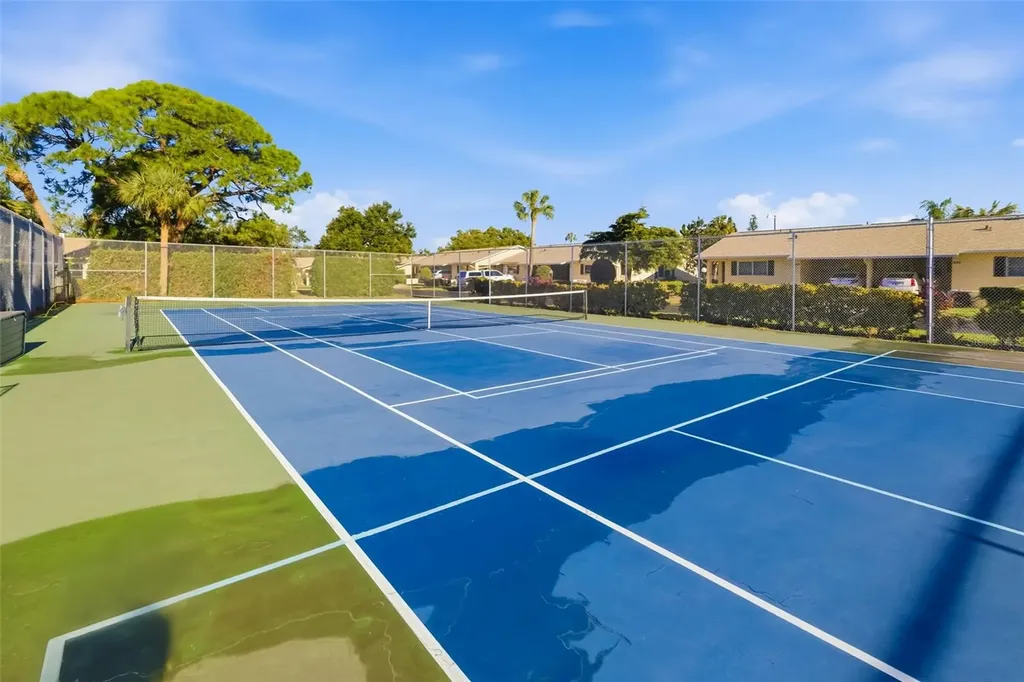 425 30th Avenue W Bradenton FL 34205