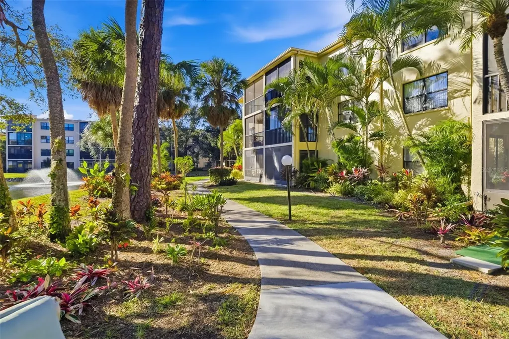 425 30th Avenue W Bradenton FL 34205