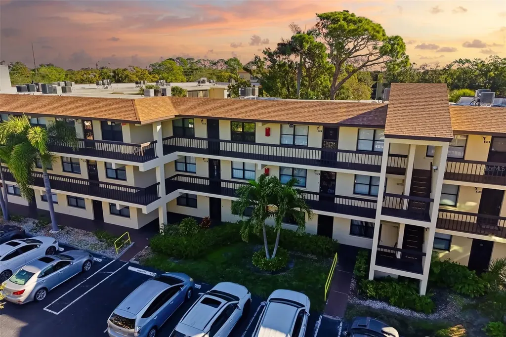 425 30th Avenue W Bradenton FL 34205