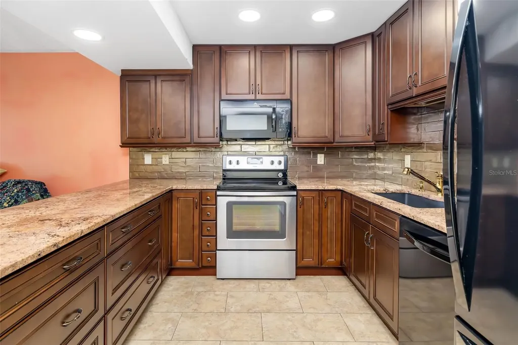 425 30th Avenue W Bradenton FL 34205