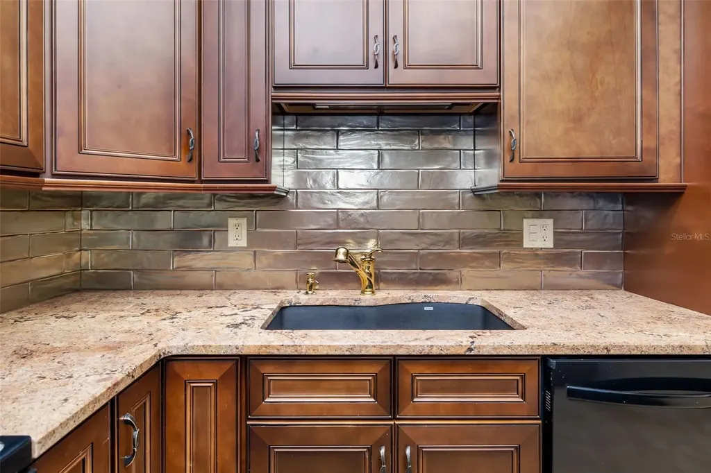 425 30th Avenue W Bradenton FL 34205