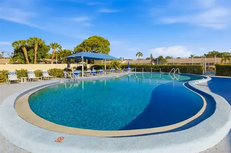 425 30th Avenue W Bradenton FL 34205