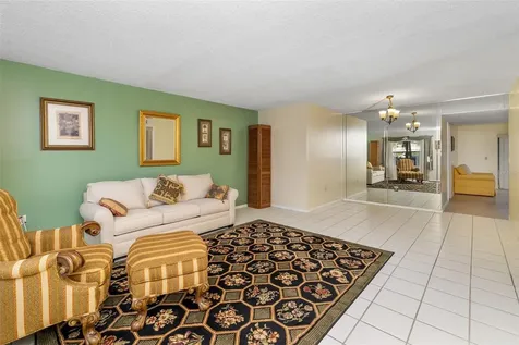425 30th Avenue W Bradenton FL 34205