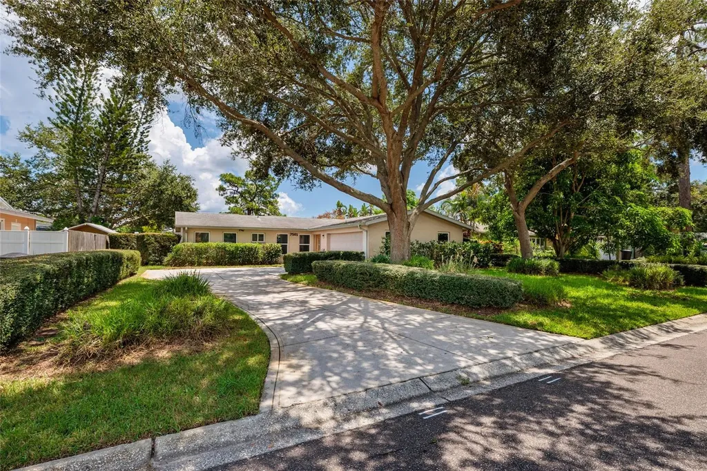 7501 21st Street N St Petersburg FL 33702