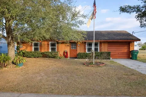 38831 North Avenue Zephyrhills FL 33542