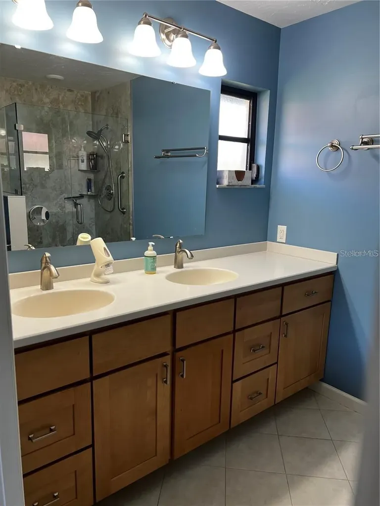 5581 Golf Pointe Drive Sarasota FL 34243