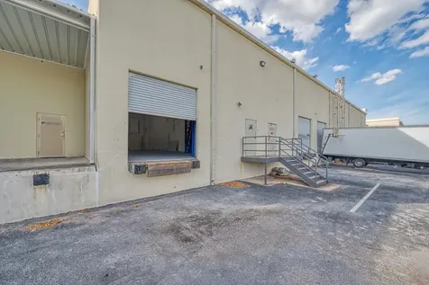 7575 Kingspointe Parkway Orlando FL 32819