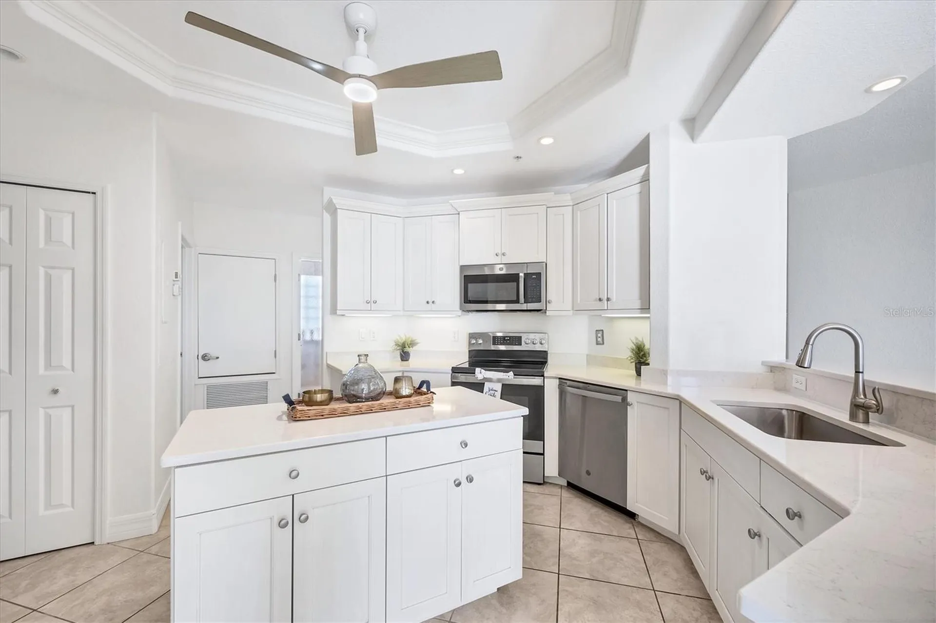 2770 N Beach Road Englewood FL 34223