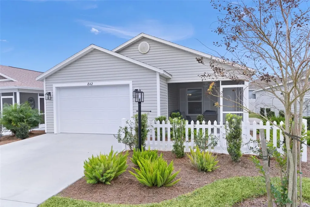842 Spring Avenue The Villages FL 34762