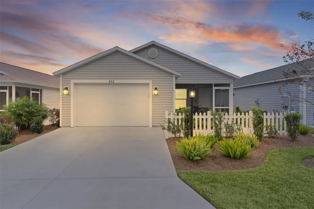 842 Spring Avenue The Villages FL 34762
