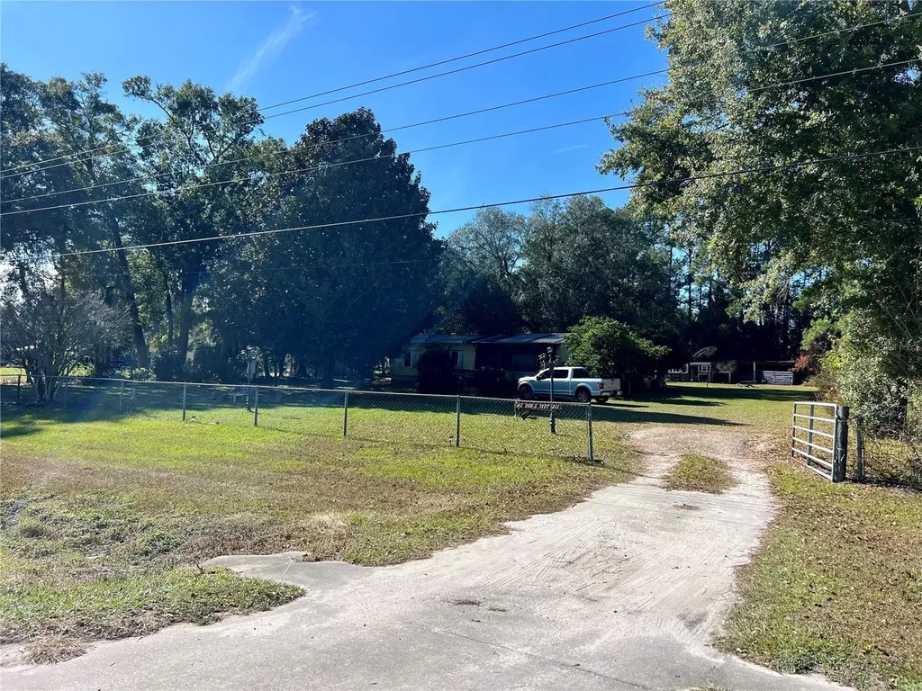 11820 NW Highway 225 Reddick FL 32686