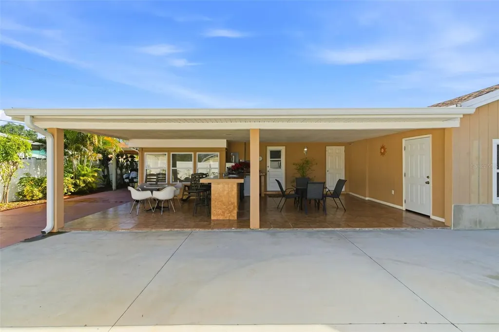 4914 Holiday Drive Tampa FL 33615