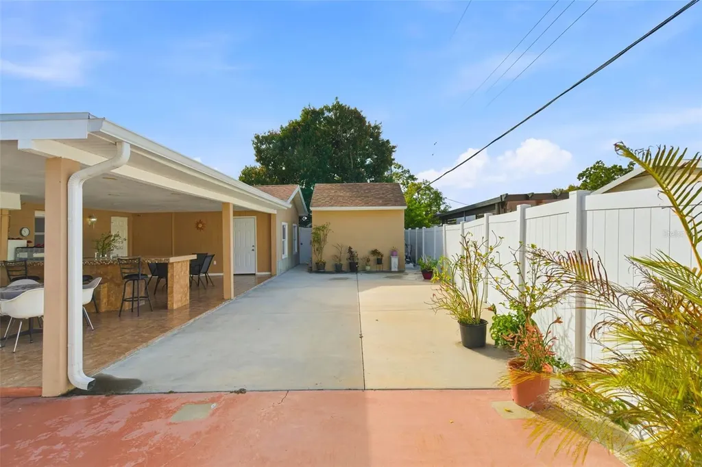 4914 Holiday Drive Tampa FL 33615