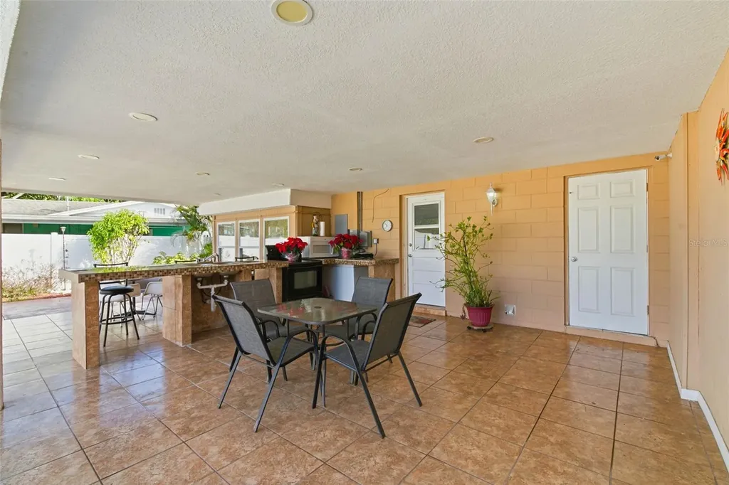 4914 Holiday Drive Tampa FL 33615