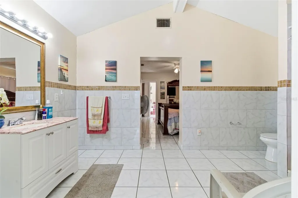 4914 Holiday Drive Tampa FL 33615