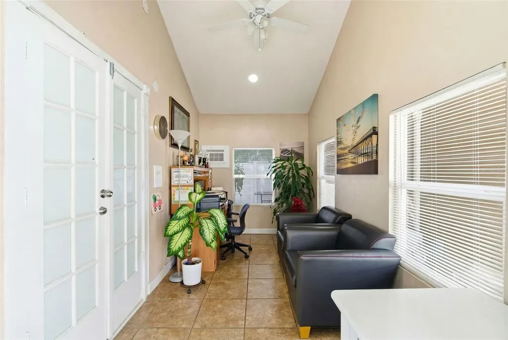 4914 Holiday Drive Tampa FL 33615