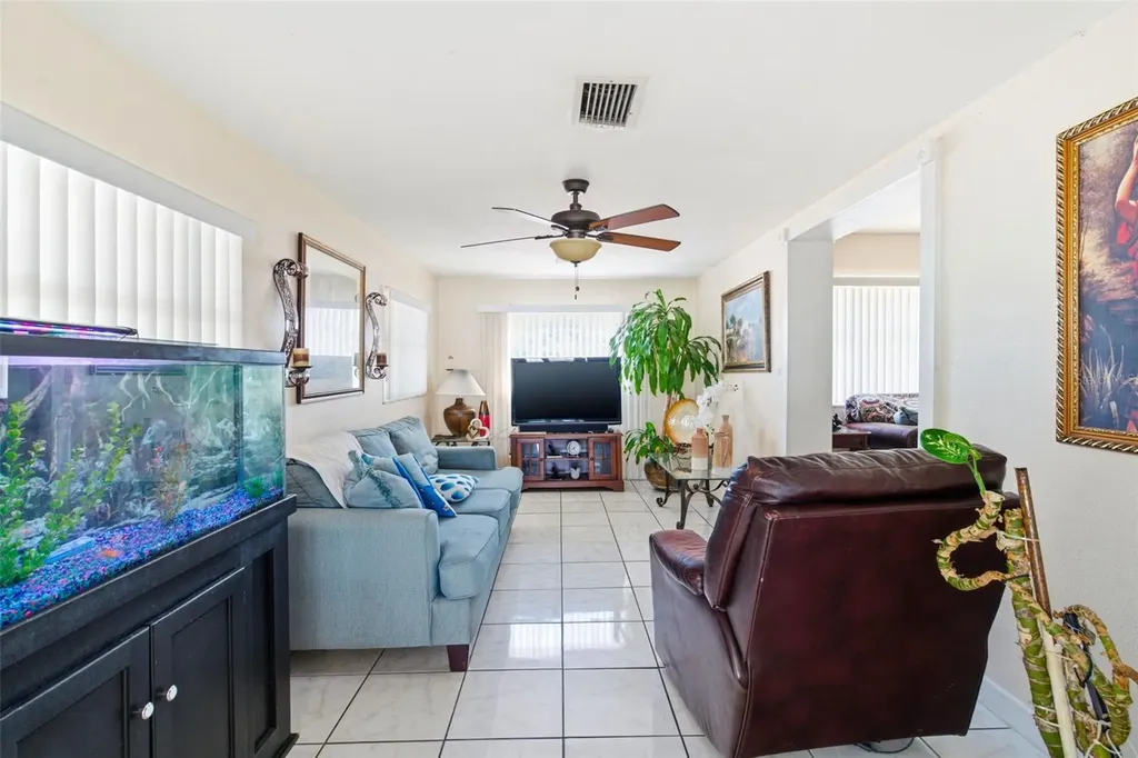 4914 Holiday Drive Tampa FL 33615