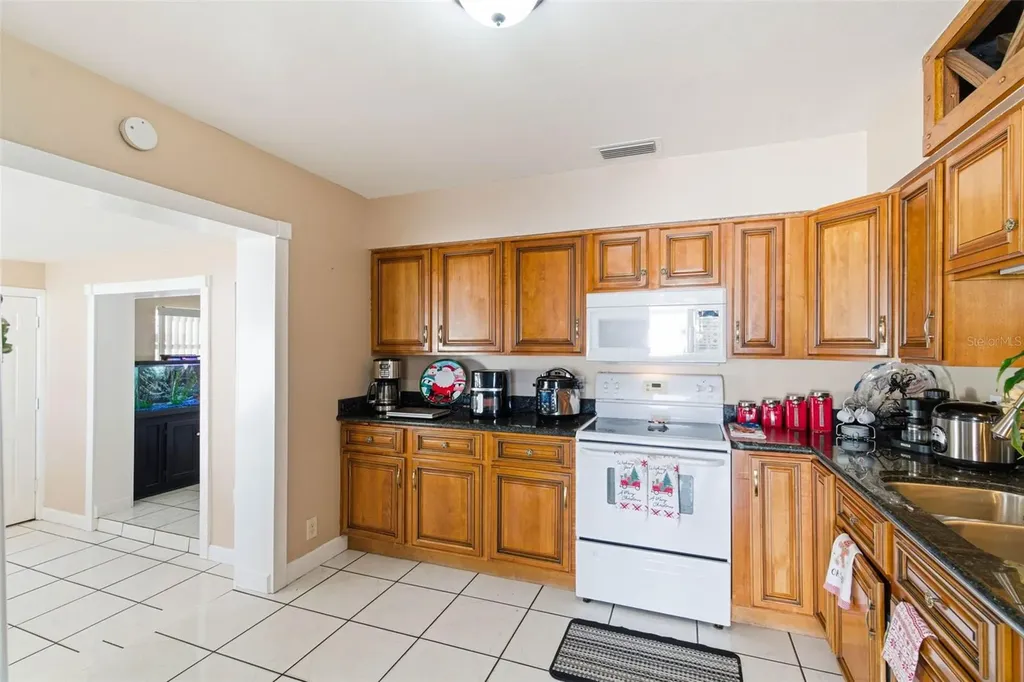 4914 Holiday Drive Tampa FL 33615