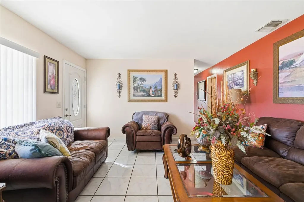 4914 Holiday Drive Tampa FL 33615