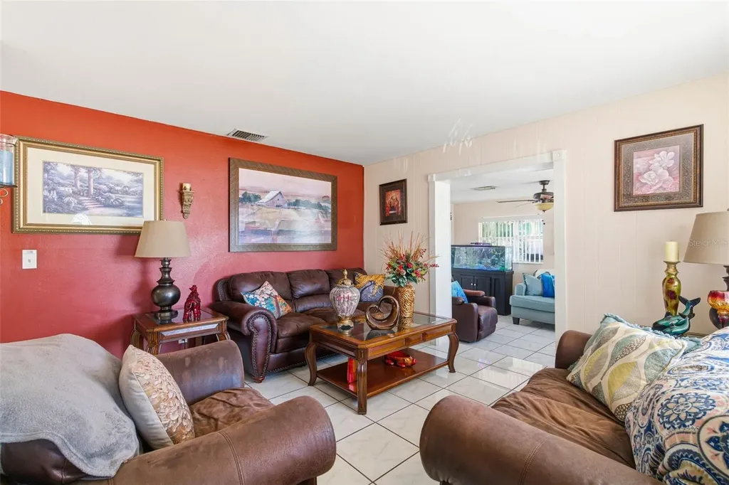 4914 Holiday Drive Tampa FL 33615