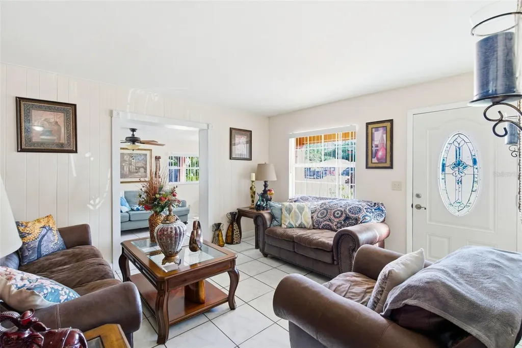 4914 Holiday Drive Tampa FL 33615