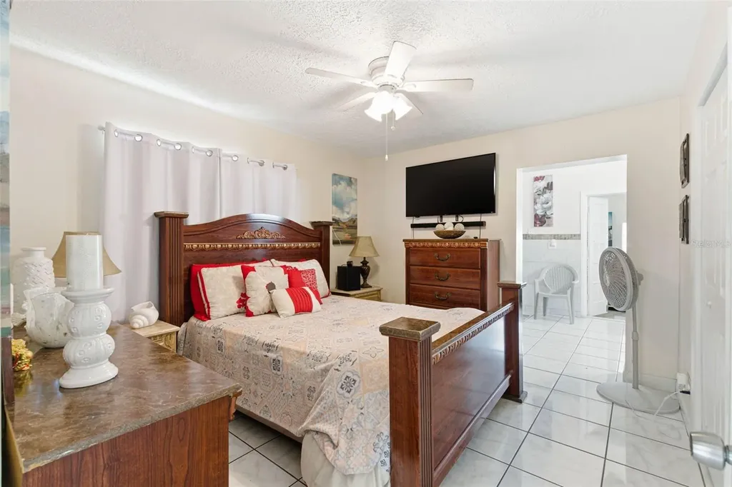4914 Holiday Drive Tampa FL 33615