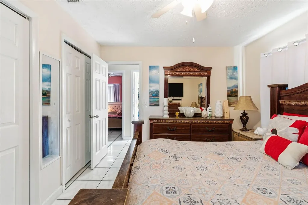 4914 Holiday Drive Tampa FL 33615