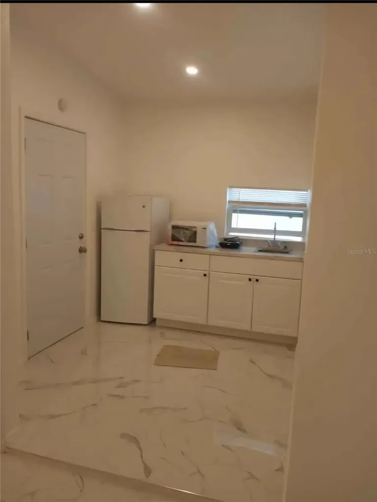 4914 Holiday Drive Tampa FL 33615