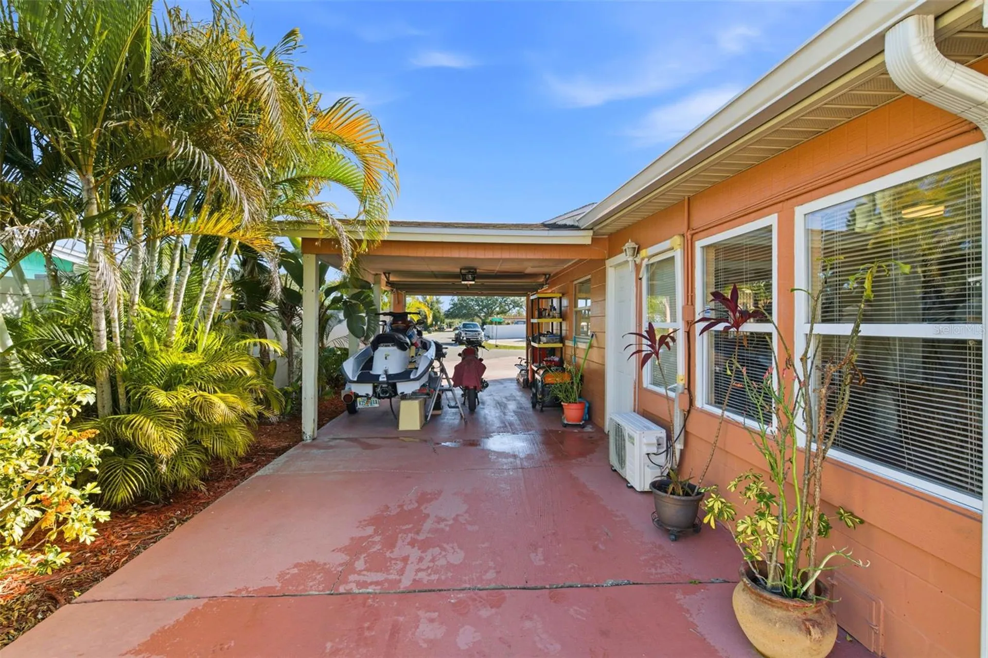 4914 Holiday Drive Tampa FL 33615