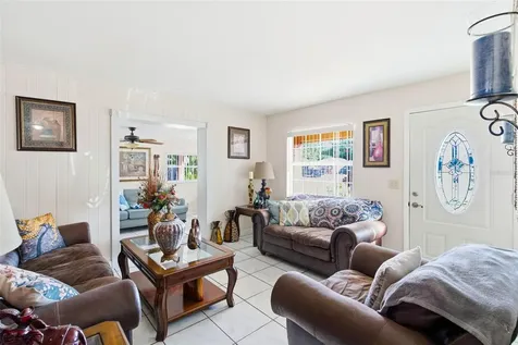 4914 Holiday Drive Tampa FL 33615