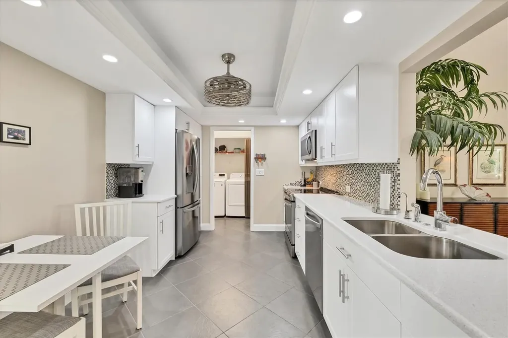 5448 Crestlake Boulevard Sarasota FL 34233