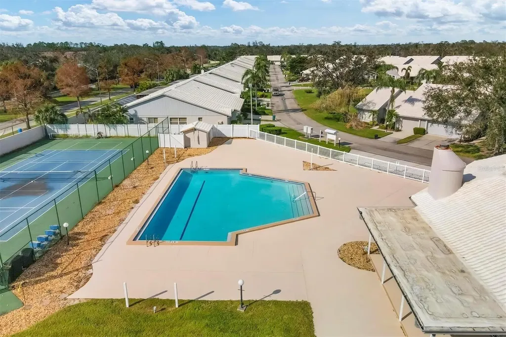 5448 Crestlake Boulevard Sarasota FL 34233