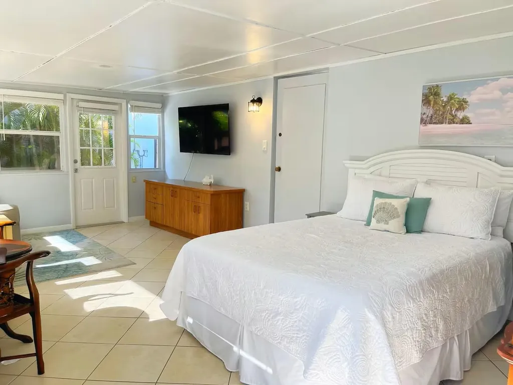 2442 Wood Street Sarasota FL 34237