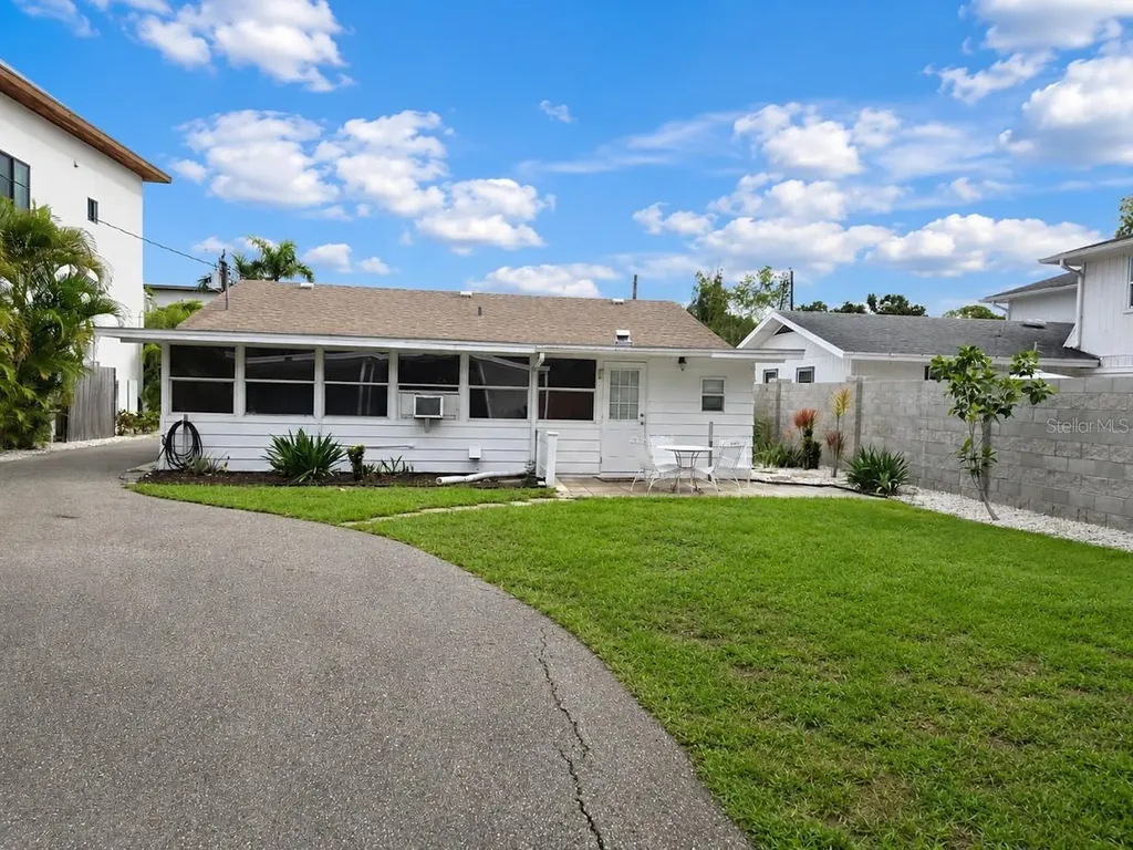 2442 Wood Street Sarasota FL 34237