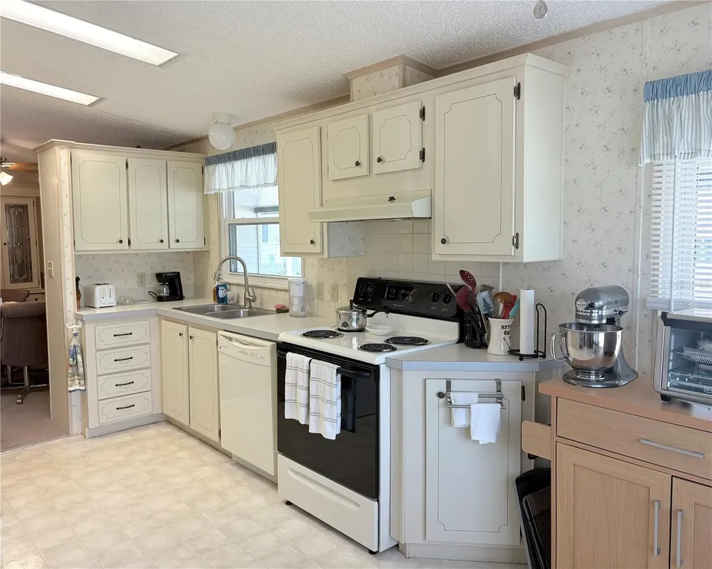 25051 Betton Hill Leesburg FL 34748