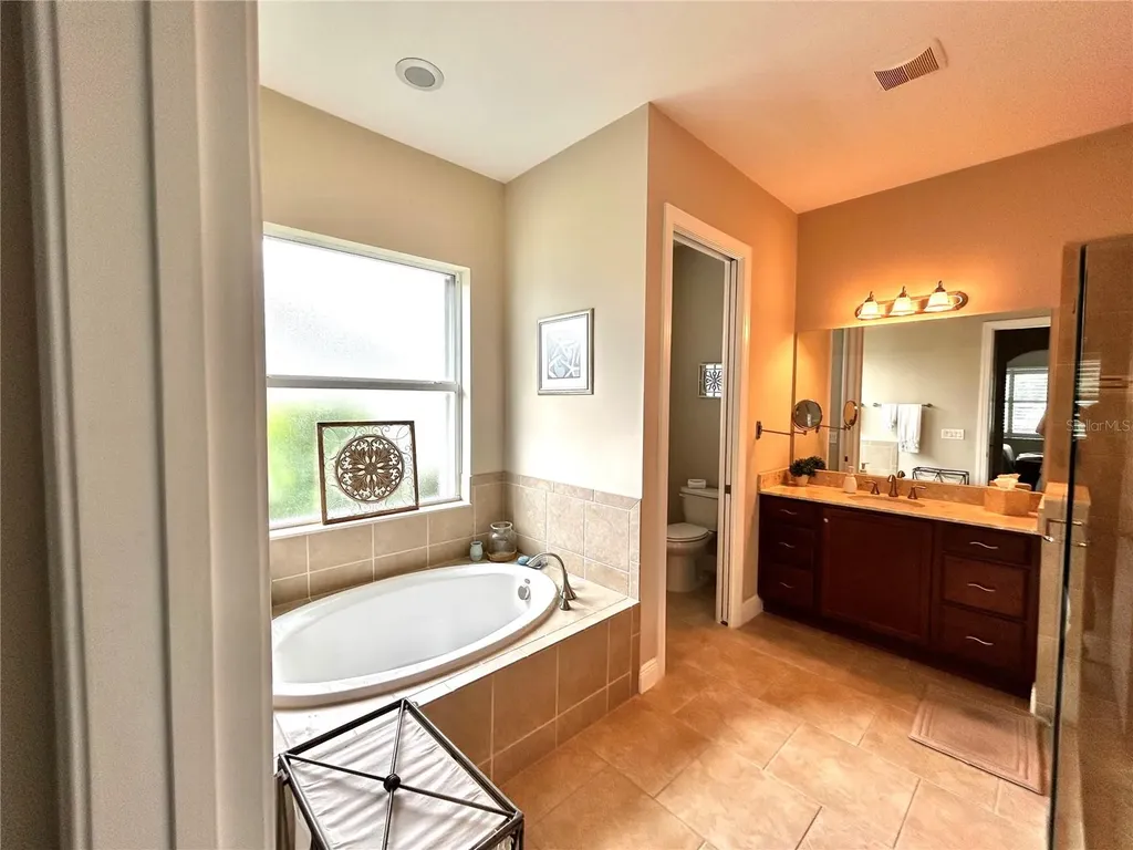 5033 Lake Overlook Avenue Bradenton FL 34208