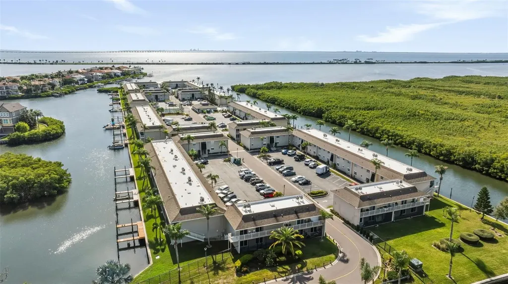 8806 Bay Pointe Drive Tampa FL 33615