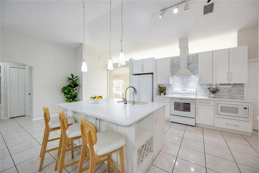 925 NE 4th Avenue Cape Coral FL 33909