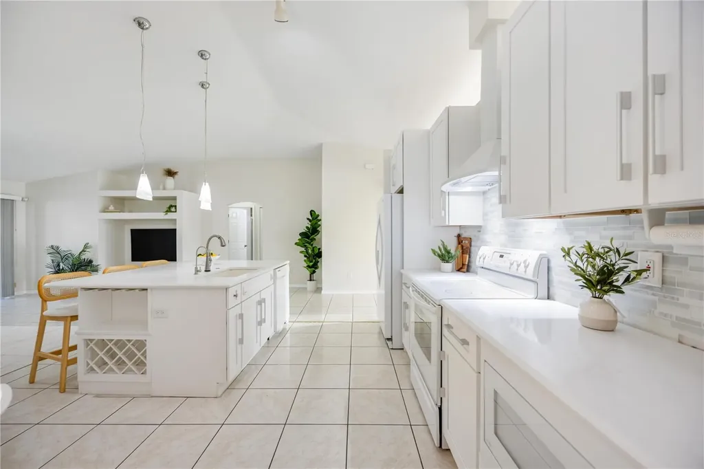 925 NE 4th Avenue Cape Coral FL 33909