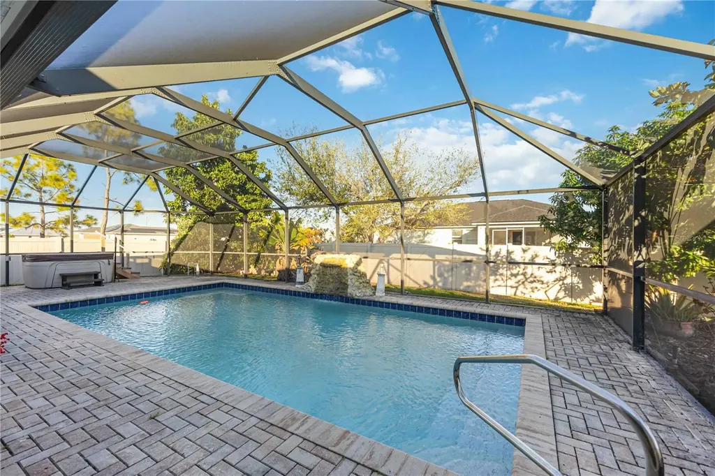 925 NE 4th Avenue Cape Coral FL 33909