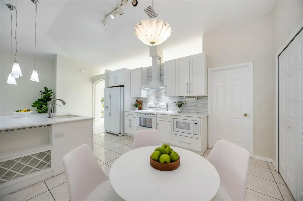 925 NE 4th Avenue Cape Coral FL 33909