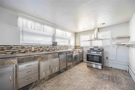 925 NE 4th Avenue Cape Coral FL 33909