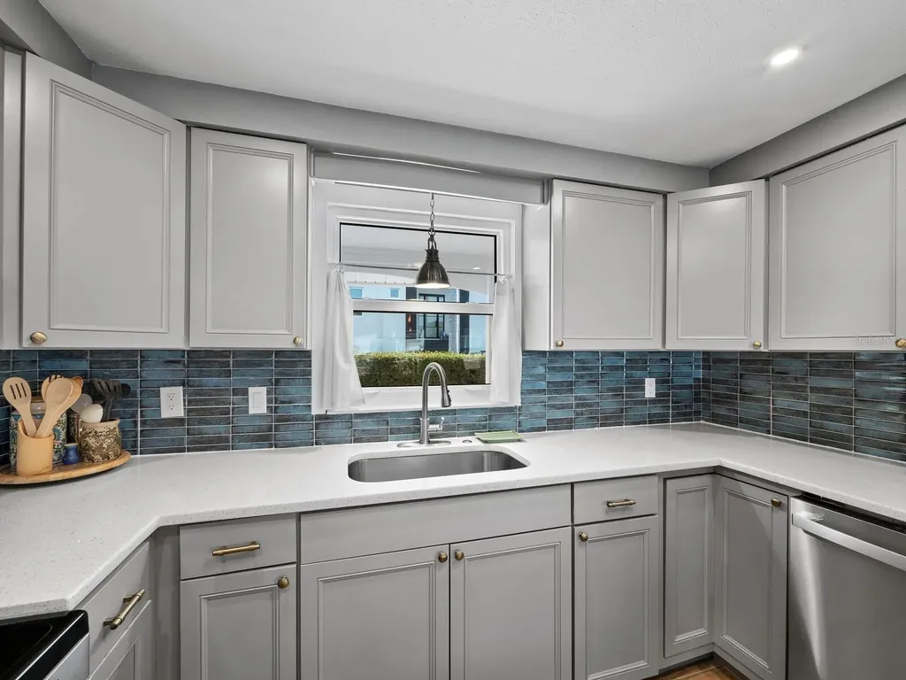 691 Tarawitt Drive Longboat Key FL 34228